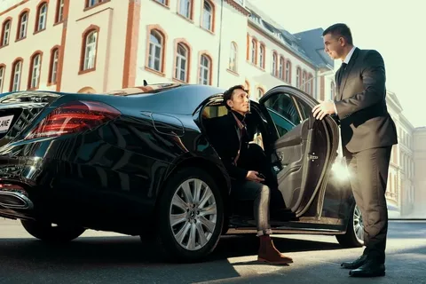 Chauffeur Service Riyadh | Luxury Car with Driver